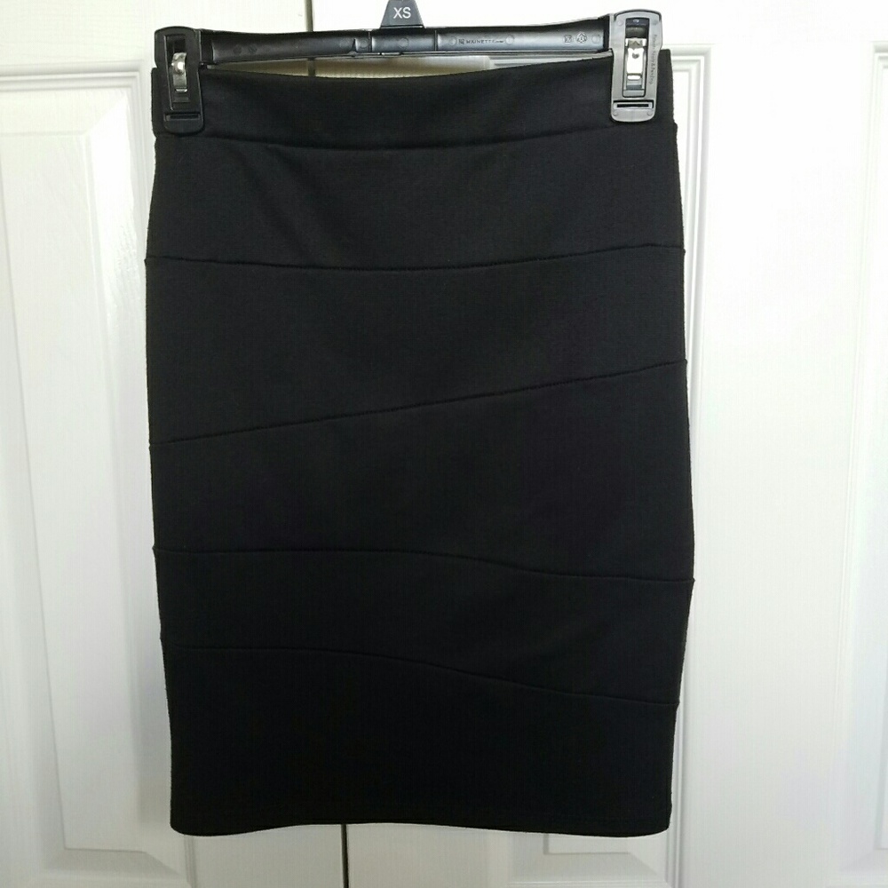 Mid-Rise Pencil Skirt
